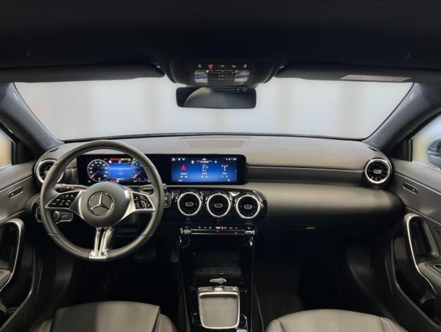 MERCEDES-BENZ Třídy A A 180 (13/21)