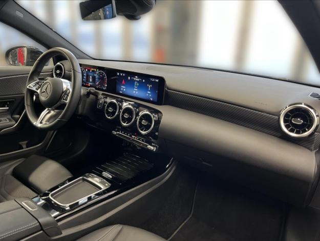 MERCEDES-BENZ Třídy A A 180 (14/21)