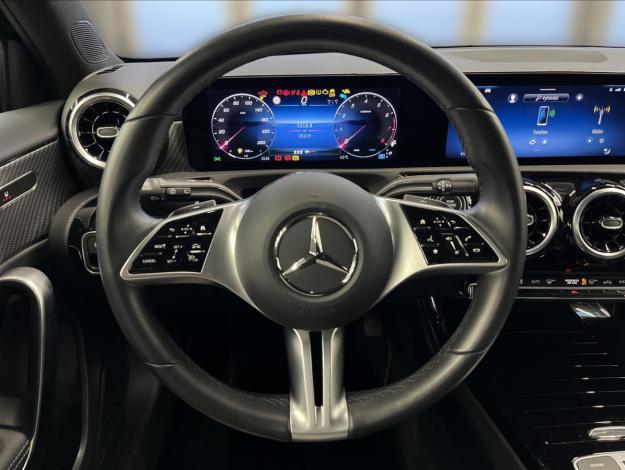 MERCEDES-BENZ Třídy A A 180 (10/21)