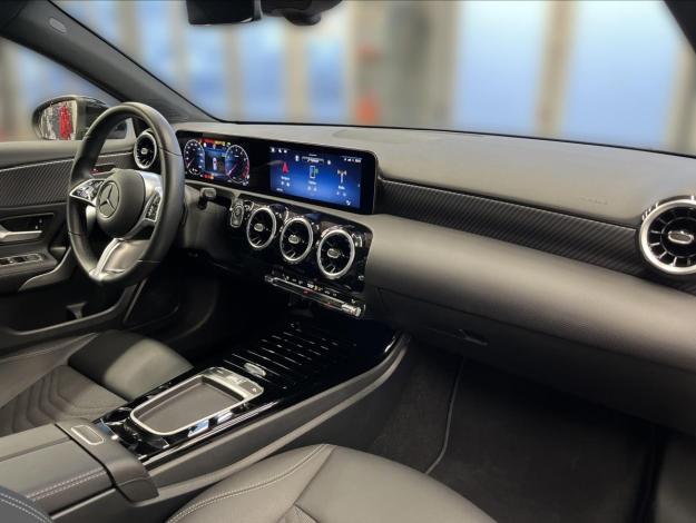 MERCEDES-BENZ Třídy A A 180 (14/21)
