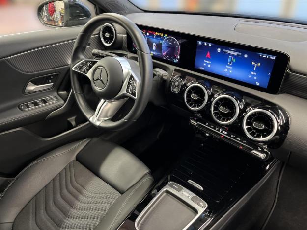 MERCEDES-BENZ Třídy A A 180 (18/21)