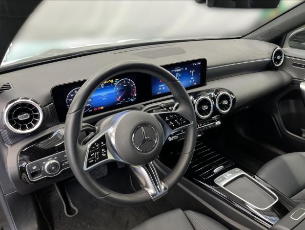 MERCEDES-BENZ Třídy A A 180 (9/21)