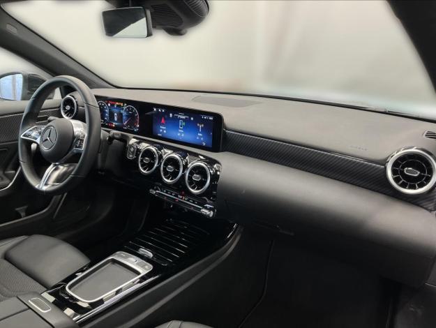 MERCEDES-BENZ Třídy A A 180 (14/21)