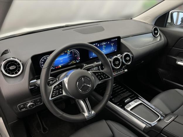 MERCEDES-BENZ GLA GLA 250e s hybridní technologií EQ (9/21)