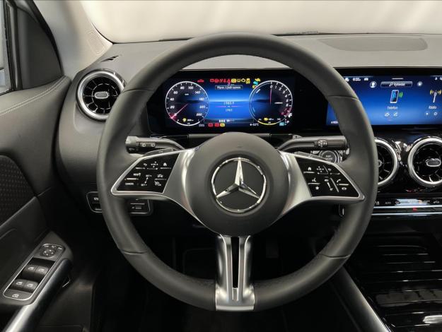 MERCEDES-BENZ GLA GLA 250e s hybridní technologií EQ (10/21)