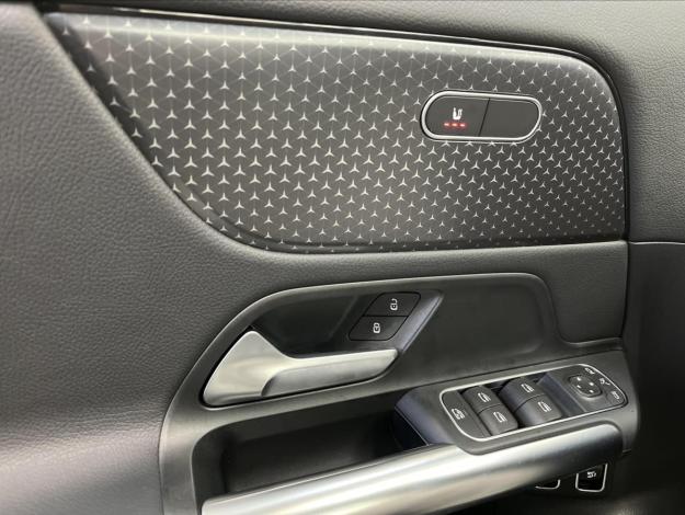 MERCEDES-BENZ GLA GLA 250e s hybridní technologií EQ (12/21)