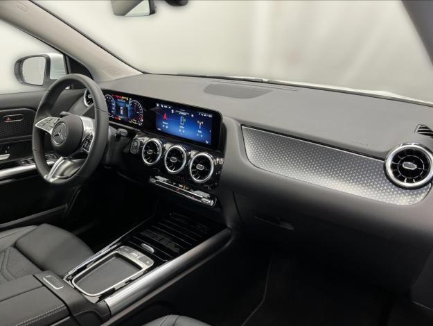 MERCEDES-BENZ GLA GLA 250e s hybridní technologií EQ (14/21)