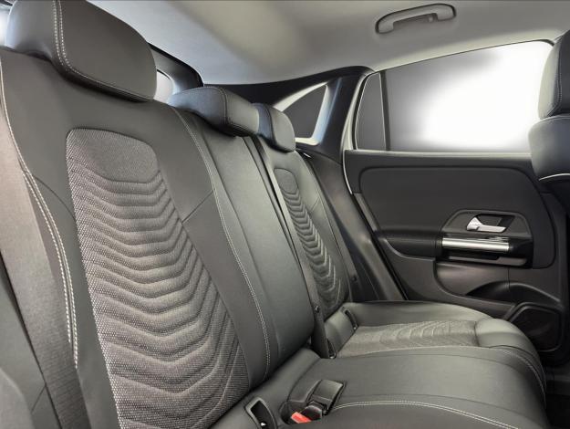 MERCEDES-BENZ GLA GLA 250e s hybridní technologií EQ (19/21)