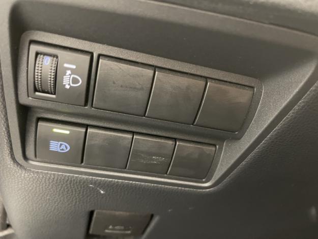 TOYOTA Yaris 116h Design  