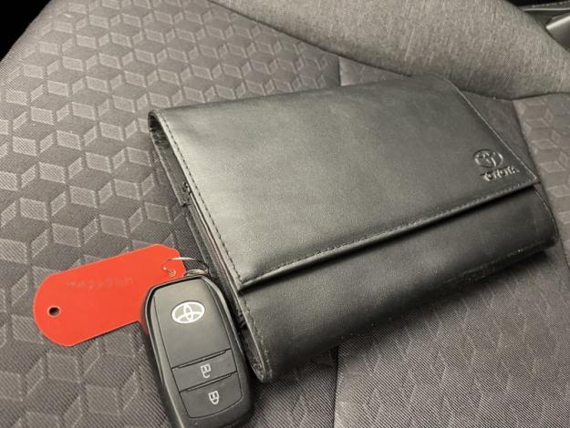 TOYOTA Yaris 116h Design  