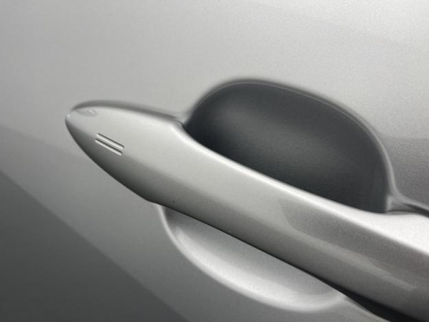 TOYOTA Yaris 116h Design  