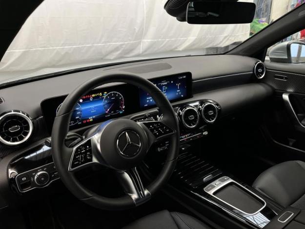 MERCEDES-BENZ Třídy A A 200 (9/20)