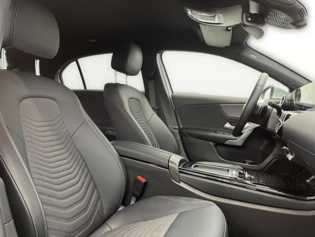 MERCEDES-BENZ Třídy A A 200 (15/20)