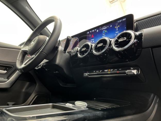 MERCEDES-BENZ Třídy A A 200 (16/20)