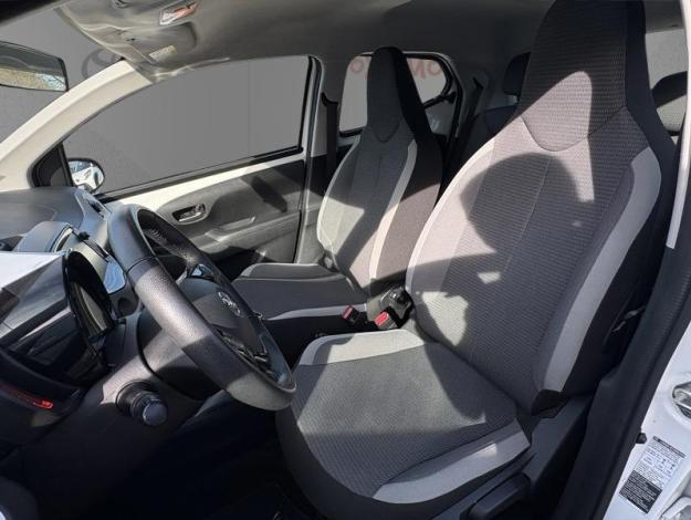 TOYOTA Aygo 1.0 VVT-i x-play  