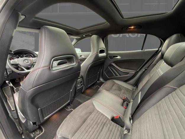 MERCEDES-BENZ GLA 250 4MATIC AMG Line  