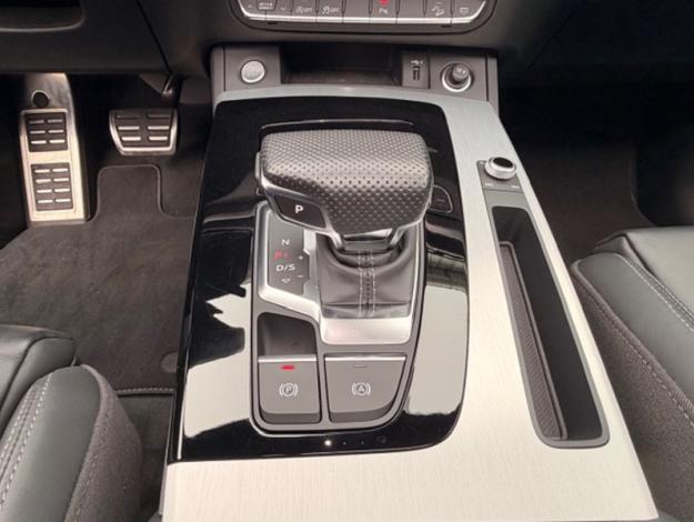 AUDI Q5 40 TDI quattro S line  2.0 204 ch S-tronic7