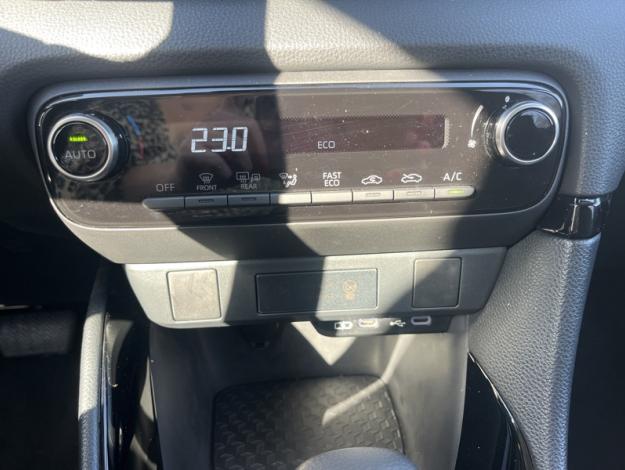 TOYOTA Yaris 116h Design  