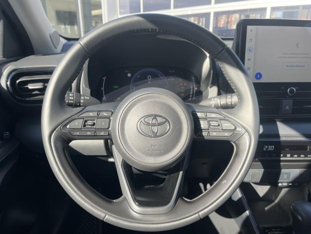 TOYOTA Yaris 116h Design  