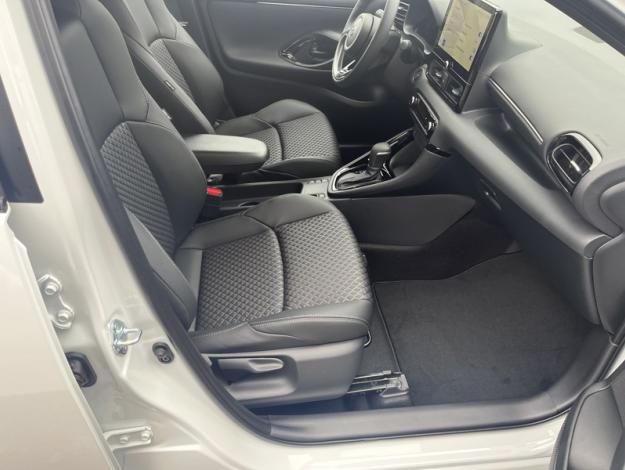 TOYOTA Yaris Hybrid Collection   