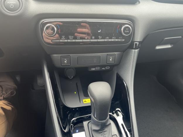 TOYOTA Yaris Hybrid Collection   