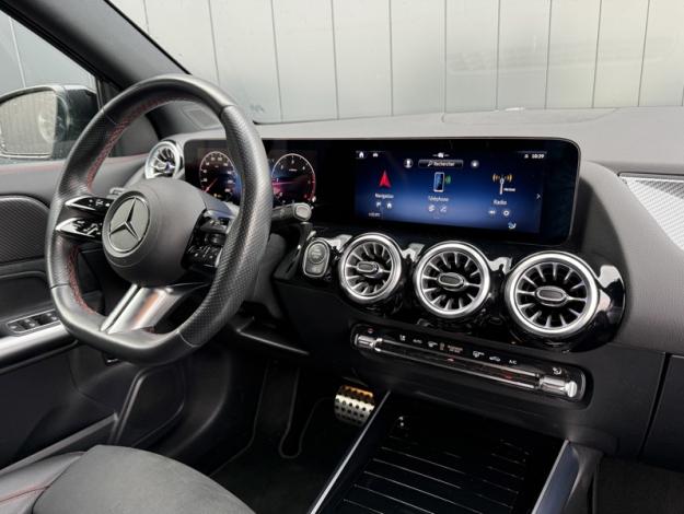 MERCEDES-BENZ GLA 200 d AMG Line  
