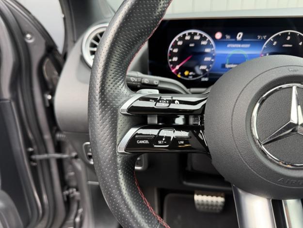 MERCEDES-BENZ GLA 200 d AMG Line  