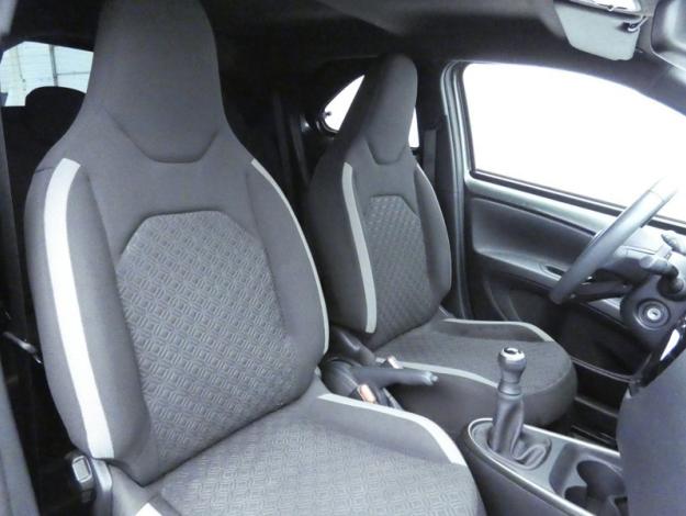 TOYOTA Aygo X 1.0 VVT-i 72 Design   