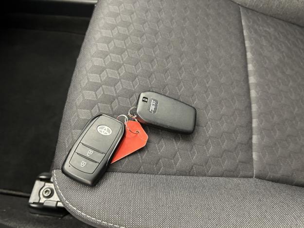 TOYOTA Yaris 116h Design  PACK CONFORT