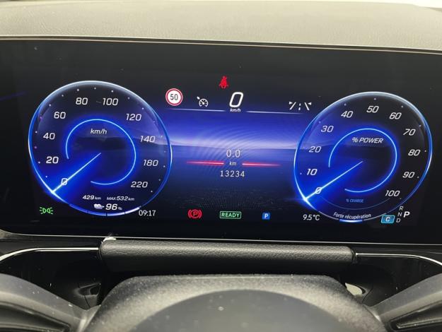 MERCEDES-BENZ EQA 250+ AMG Line  