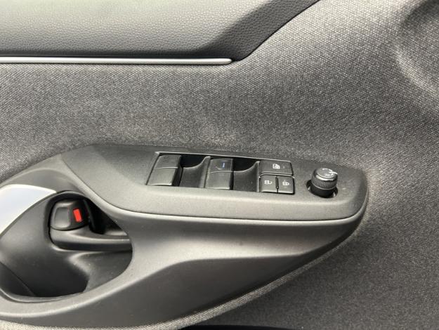 TOYOTA Yaris 116h Design  