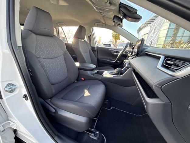 TOYOTA RAV4 218h Dynamic  