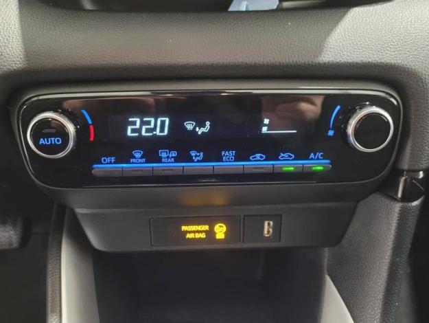 TOYOTA Yaris Design 120   