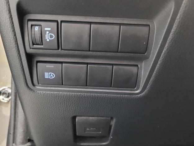 TOYOTA Yaris Design 120   