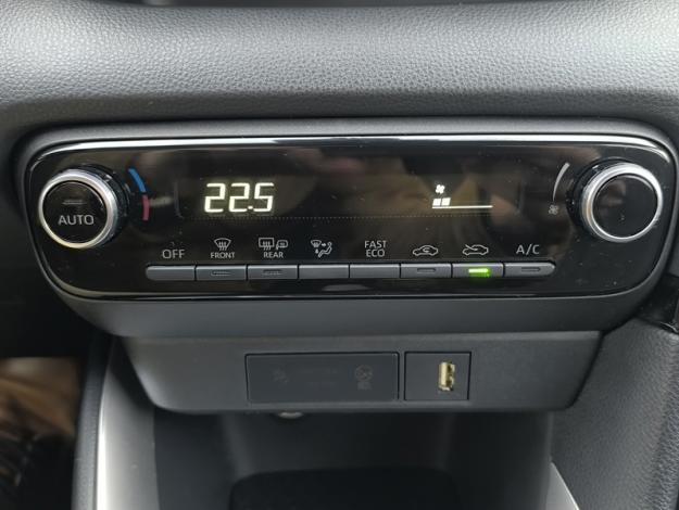 TOYOTA Yaris Hybride 116h Dynamic Business Beyond Zer  