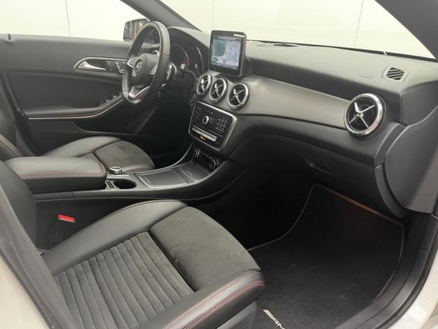 MERCEDES-BENZ CLA Coupé CLA 200 Coupé Fascination  