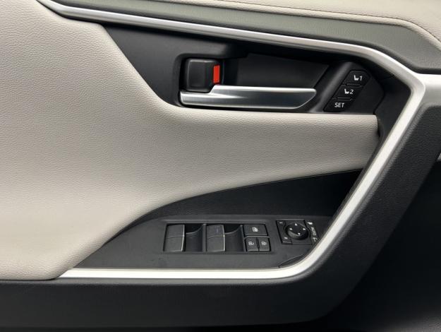 TOYOTA RAV4 2WD 218ch Lounge  