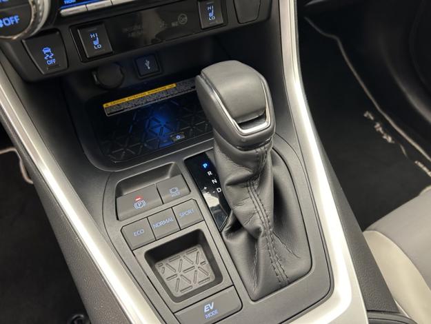 TOYOTA RAV4 2WD 218ch Lounge  