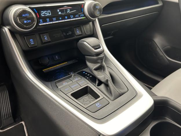 TOYOTA RAV4 2WD 218ch Lounge  