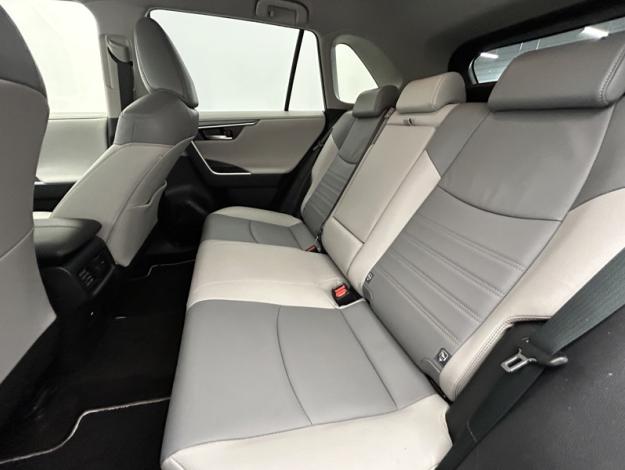 TOYOTA RAV4 2WD 218ch Lounge  