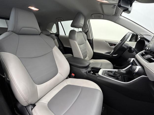 TOYOTA RAV4 2WD 218ch Lounge  