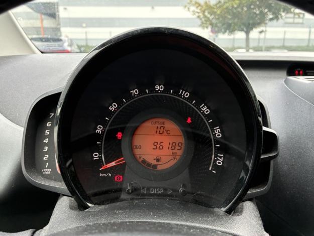 TOYOTA Aygo 1.0 VVT-i x-play / X-style  