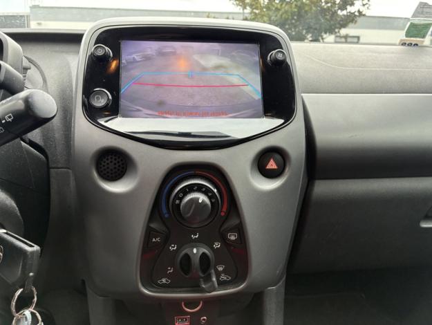 TOYOTA Aygo 1.0 VVT-i x-play / X-style  