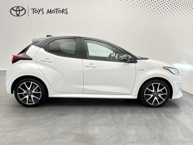 TOYOTA Yaris 116h Collection  Toit pano