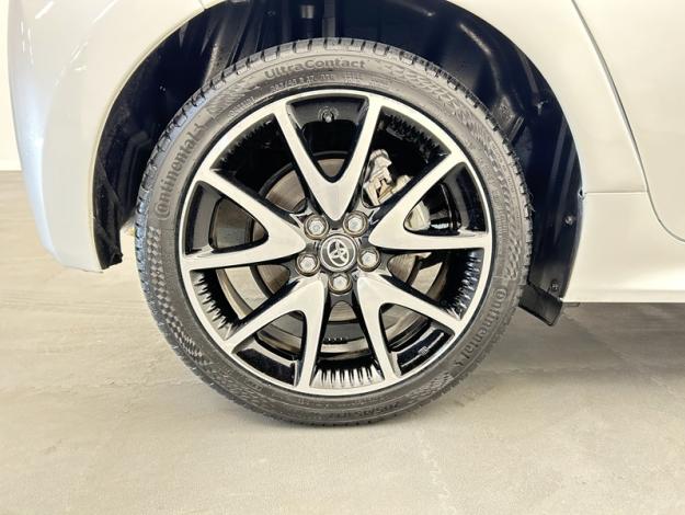 TOYOTA Yaris 116h Collection  Toit pano