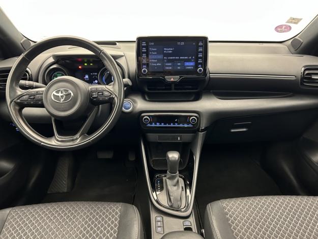 TOYOTA Yaris 116h Collection  Toit pano