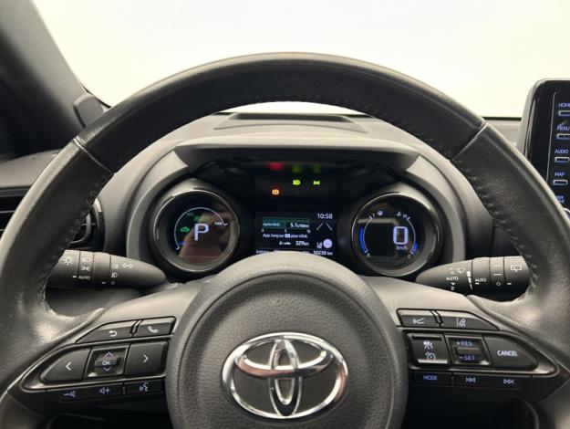 TOYOTA Yaris 116h Collection  Toit pano