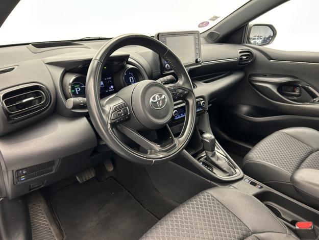 TOYOTA Yaris 116h Collection  Toit pano