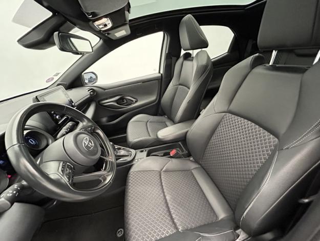 TOYOTA Yaris 116h Collection  Toit pano