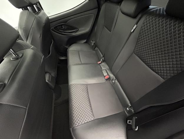 TOYOTA Yaris 116h Collection  Toit pano